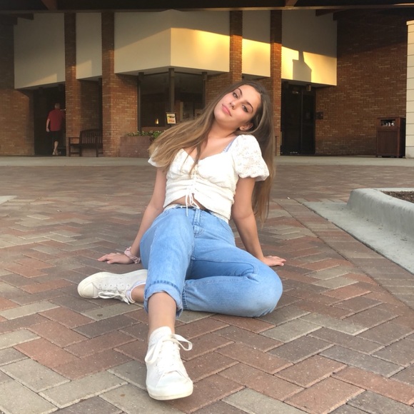 Meet your Posher, Lily - Picture 1 of 3